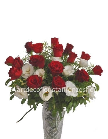 Bouquet di roselline rosse e lisianthus bianchi